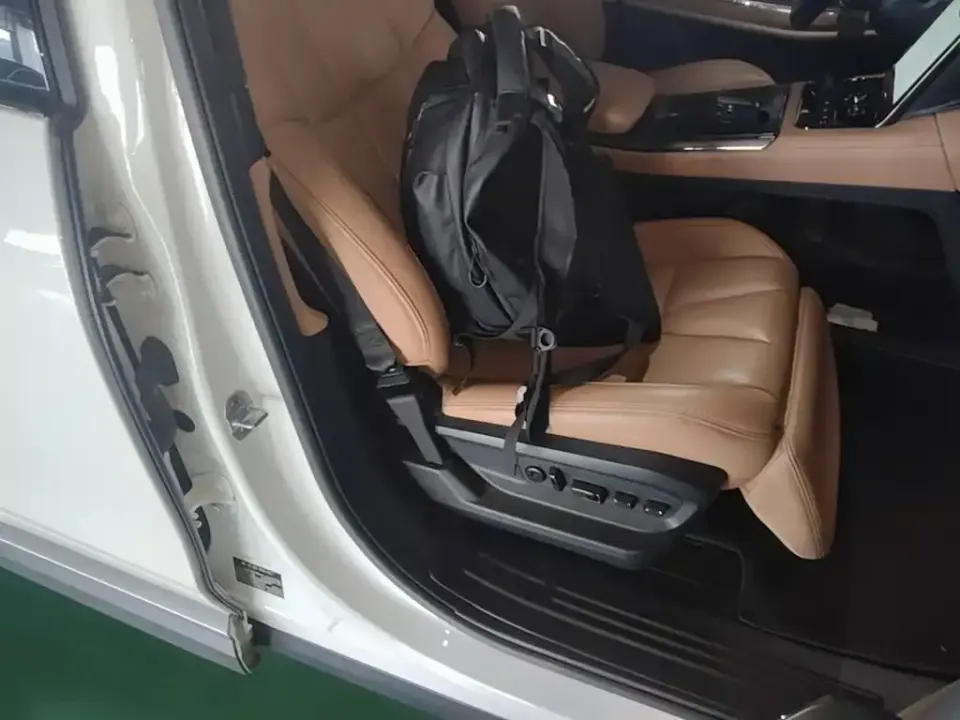 Nio ES8
