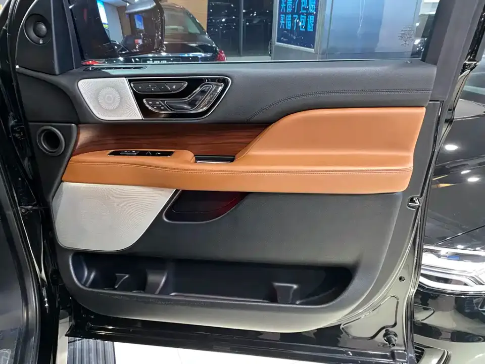 Lincoln Navigator