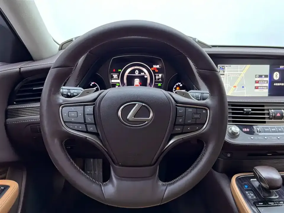 Lexus LS