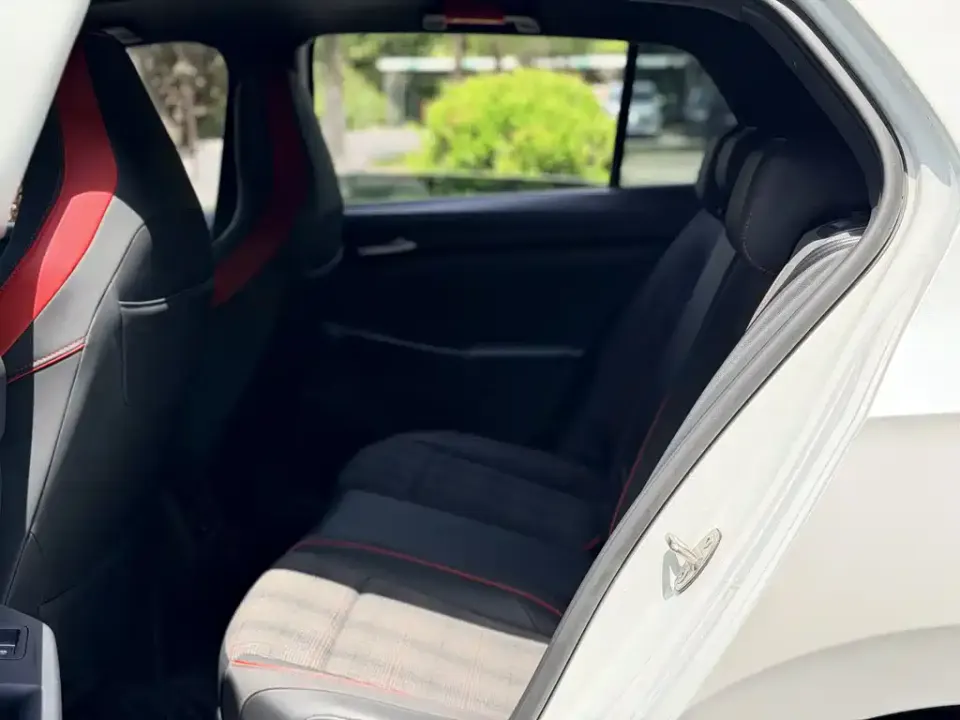 Volkswagen Golf GTI