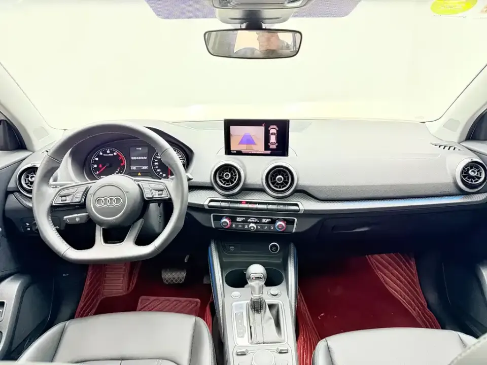 Audi Q2L