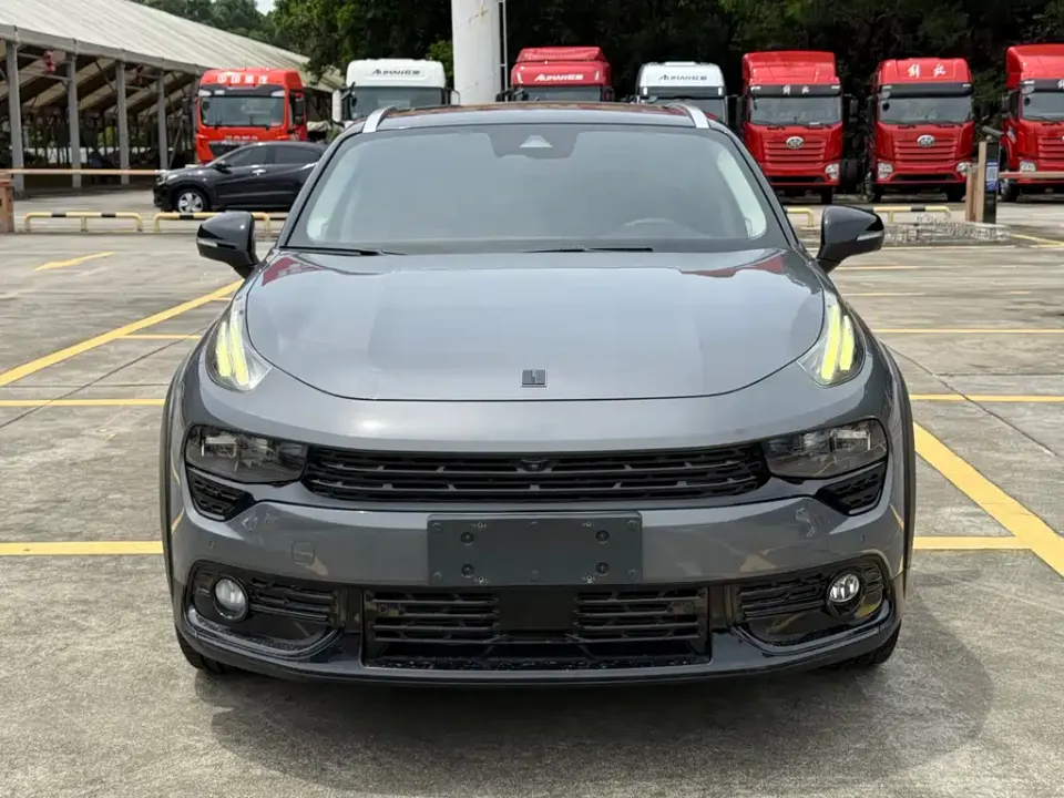 Lynk & Co 02