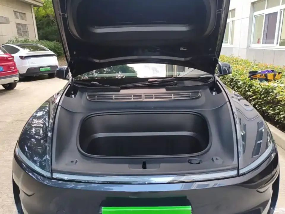 Tesla Model Y L