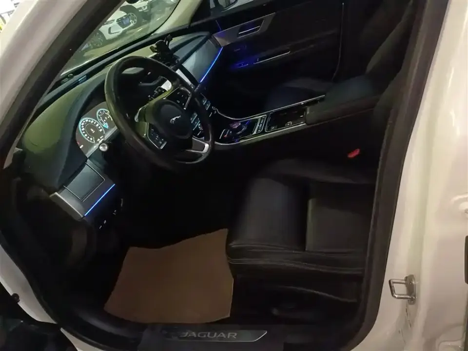 Jaguar XFL