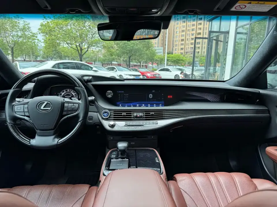Lexus LS