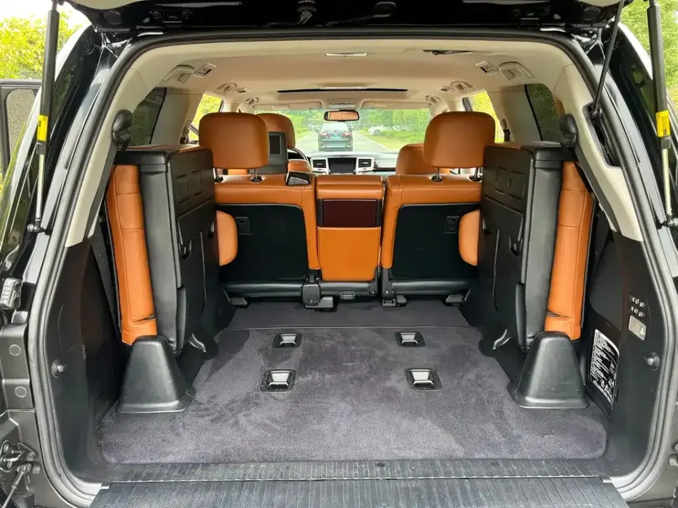 Lexus LX