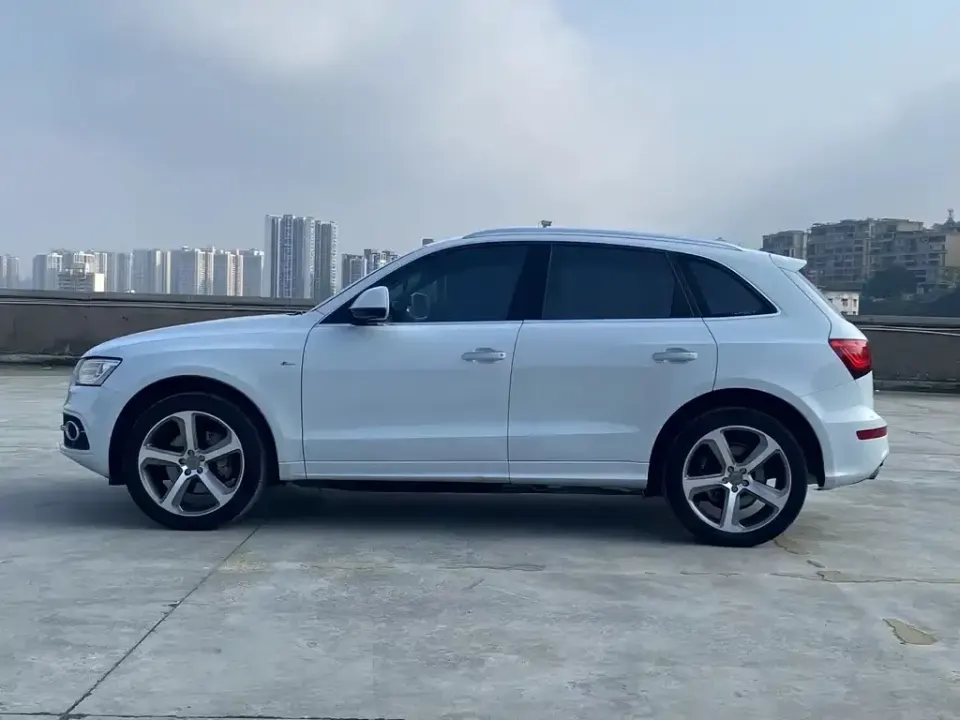 Audi Q5 (Import)