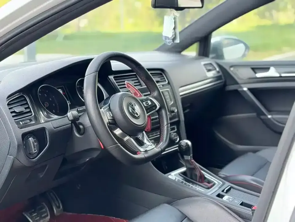 Volkswagen Golf GTI