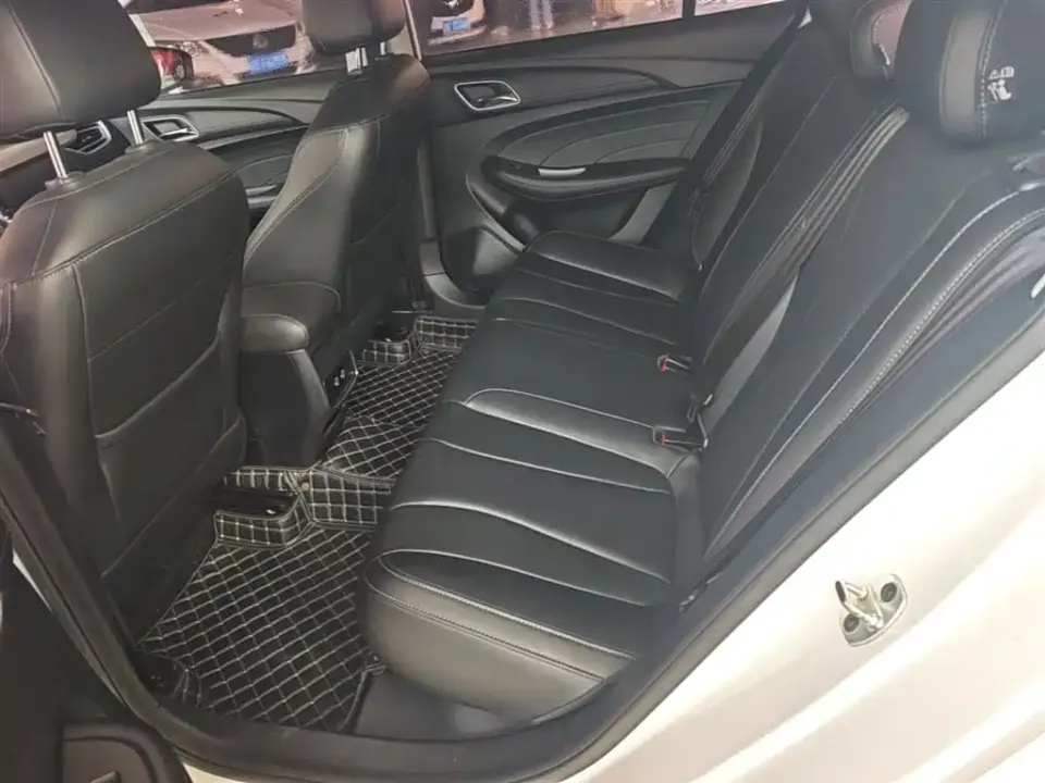 Roewe i5