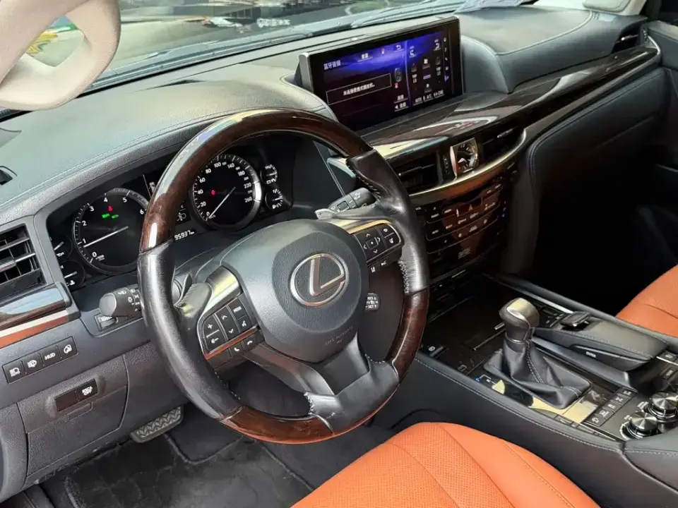 Lexus LX