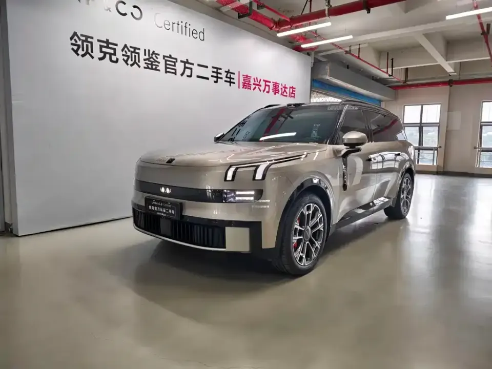 Lynk & Co 900