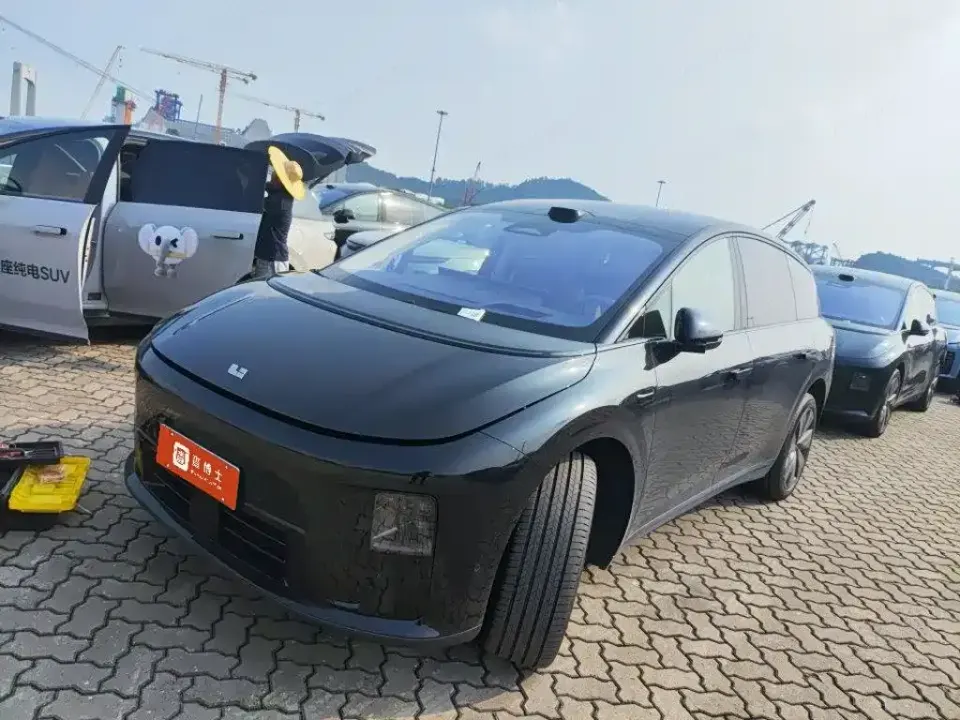 Li Li i8