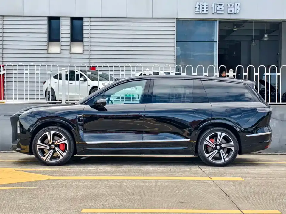 Nio ES8