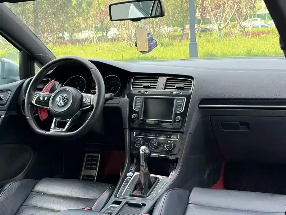 Volkswagen Golf GTI