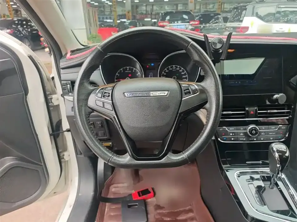Venucia T70