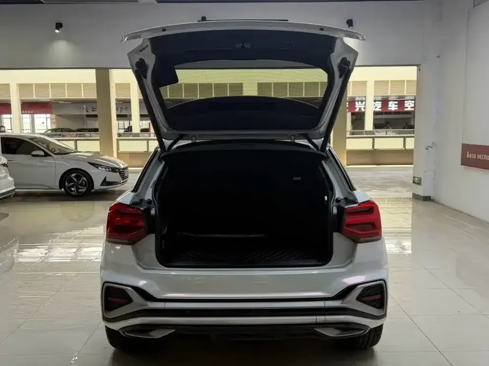 Audi Q2L