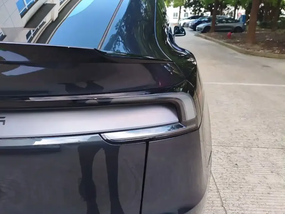 Tesla Model Y L