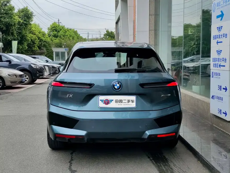 BMW iX
