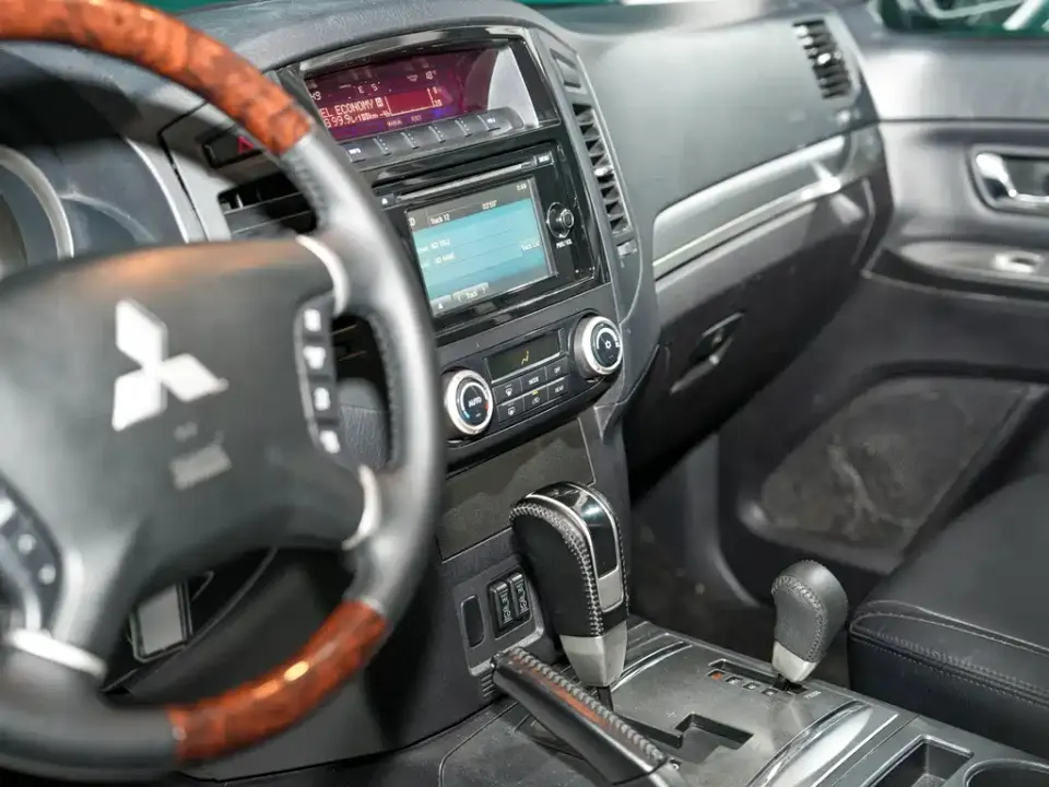 Mitsubishi Pajero (Import)