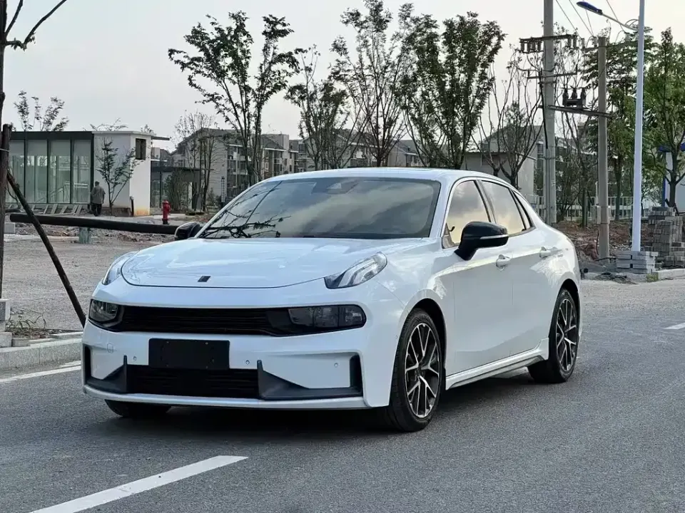 Lynk & Co 03