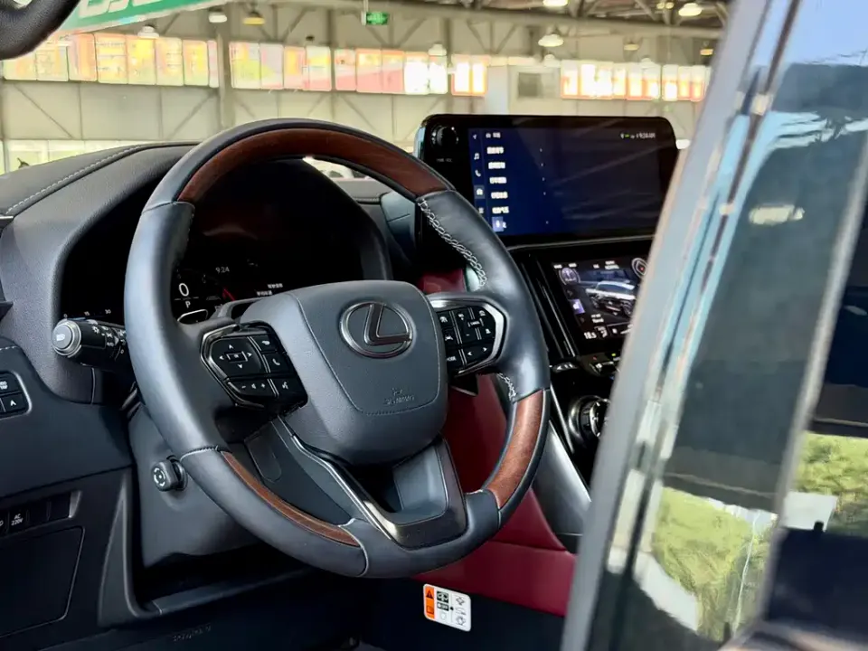 Lexus LX