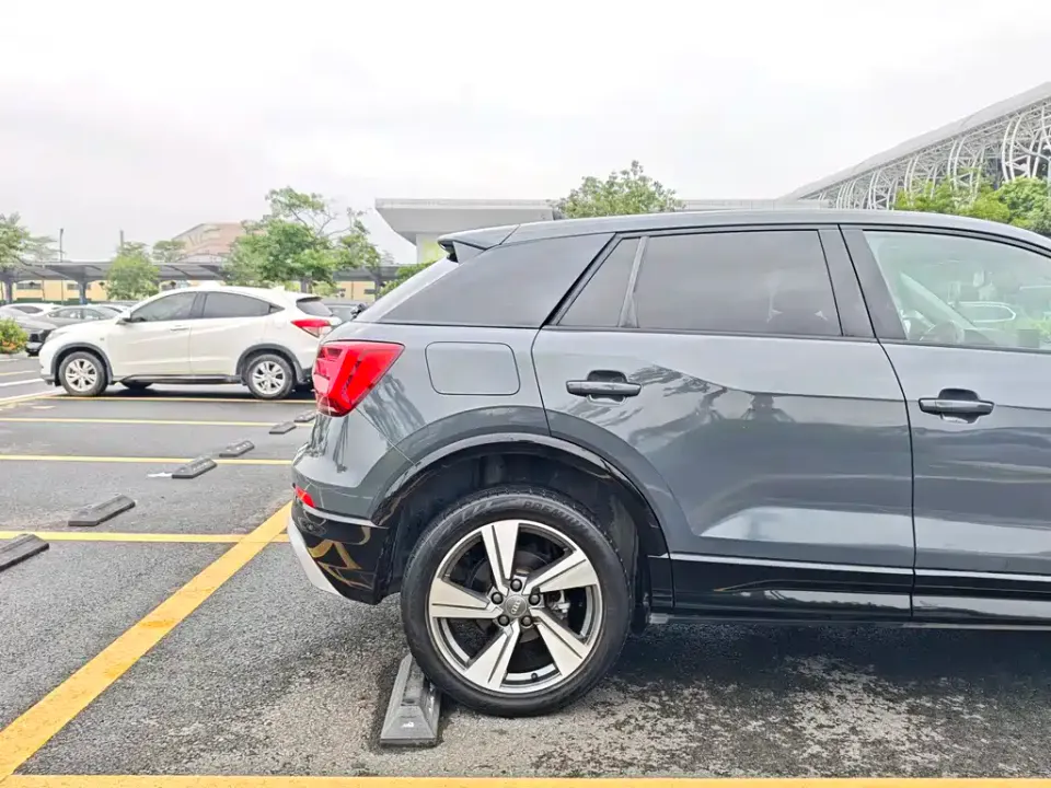 Audi Q2L