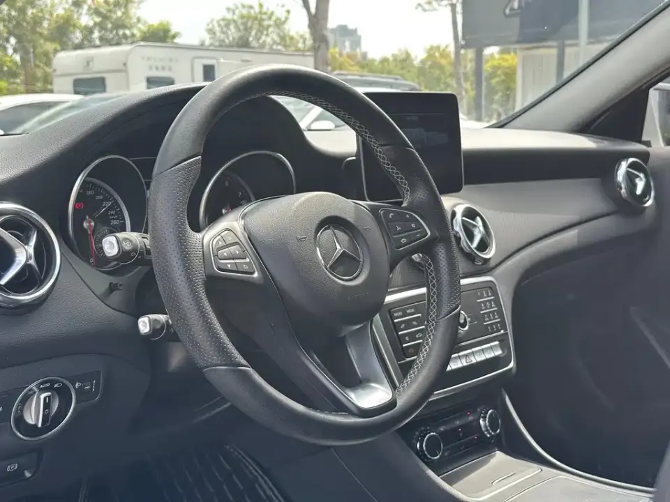 Mercedes-Benz GLA
