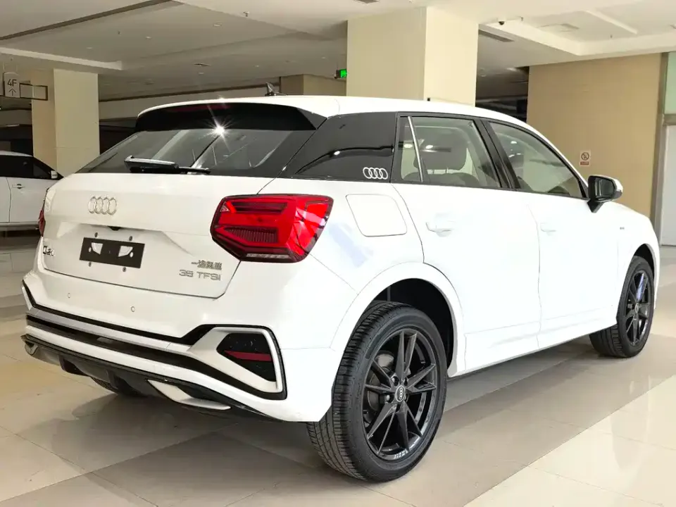 Audi Q2L