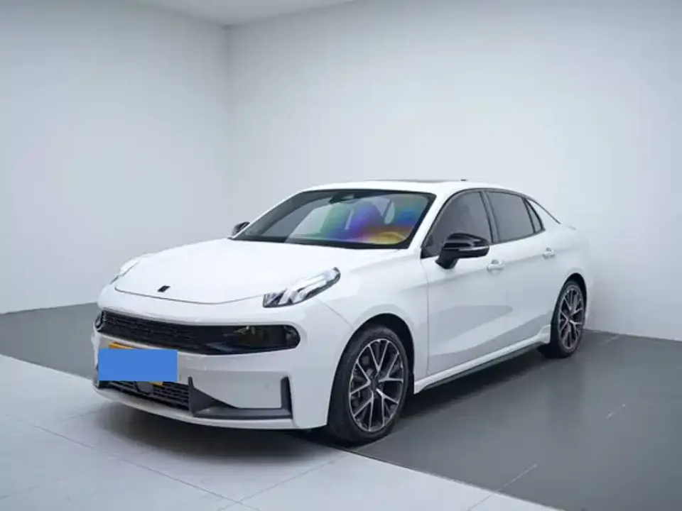 Lynk & Co 03