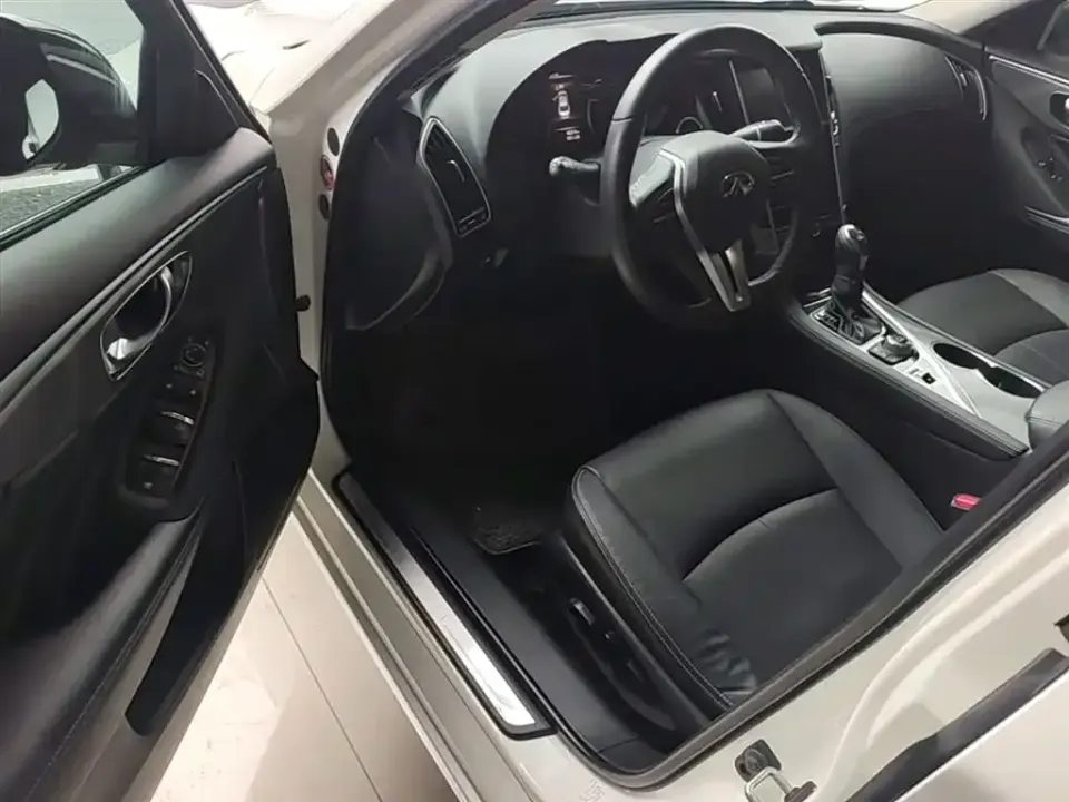 Infiniti Q50L