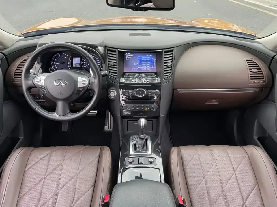 Infiniti QX70
