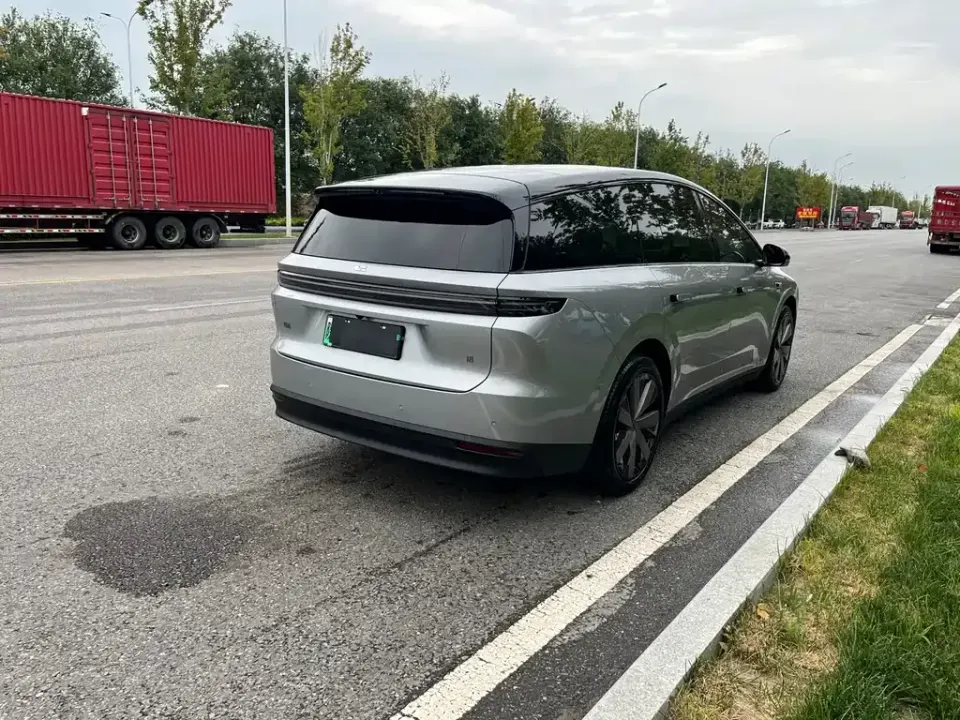 Li Li i8