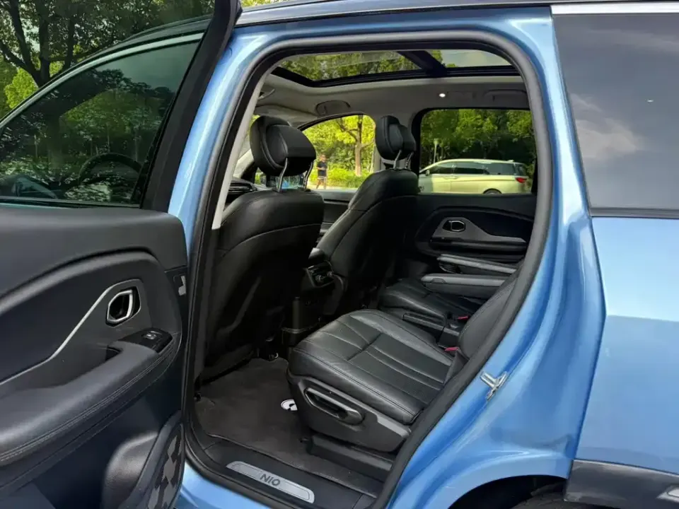 Nio ES8