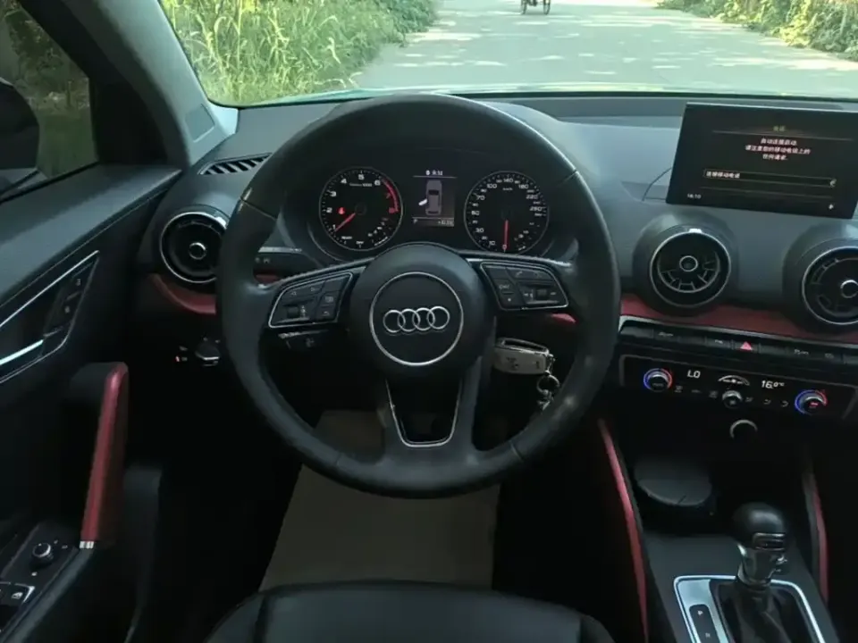 Audi Q2L