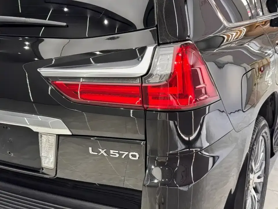 Lexus LX