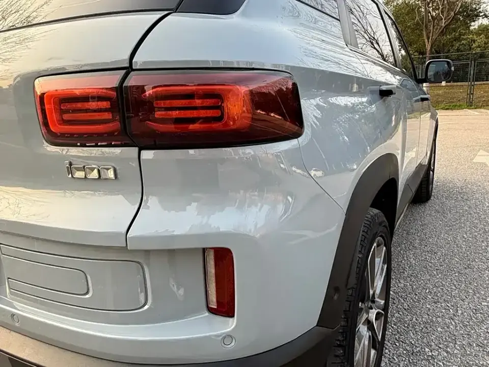 Geely ICON