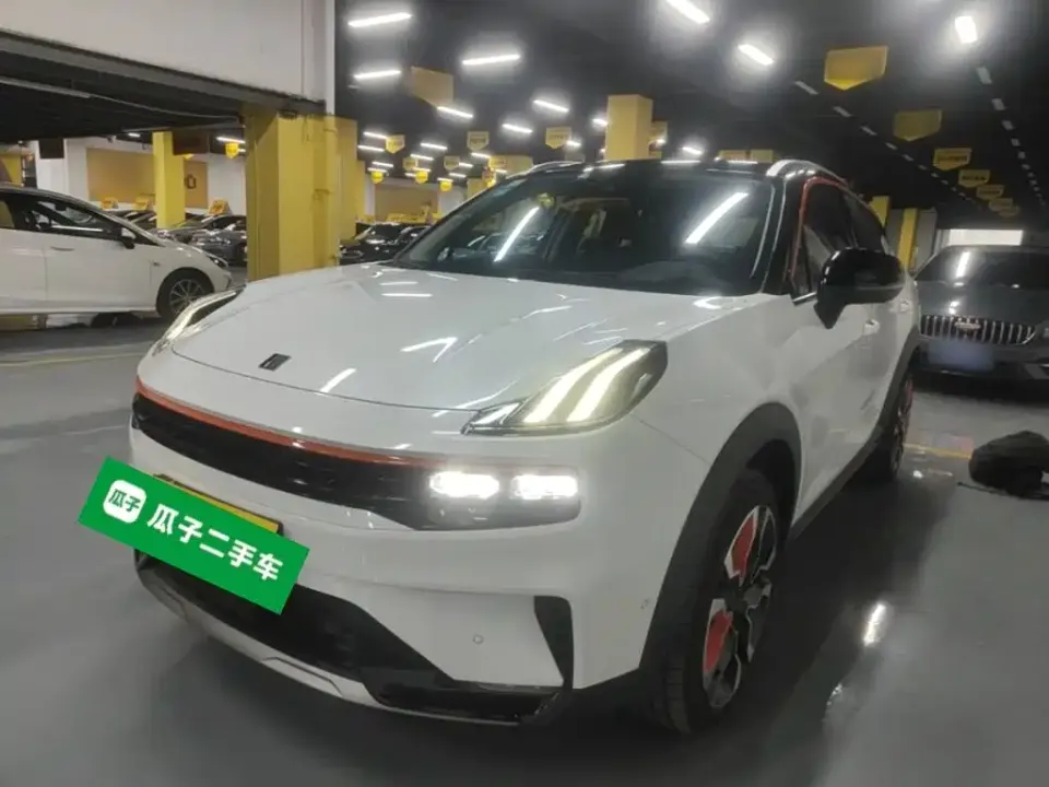 Lynk & Co 06