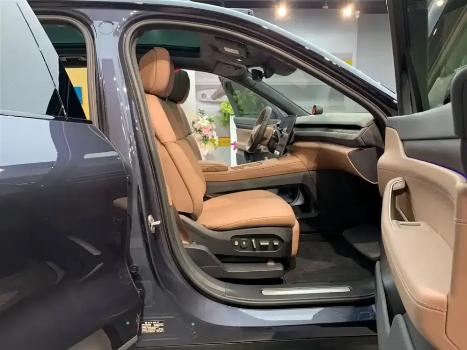 Nio ES8