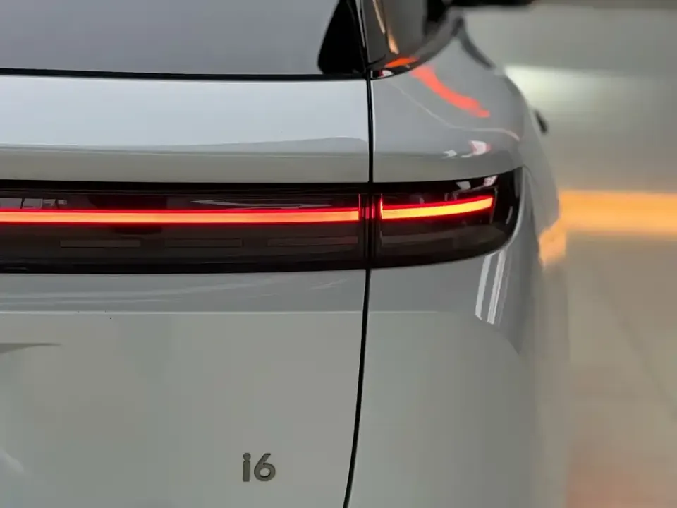 Li Li i6
