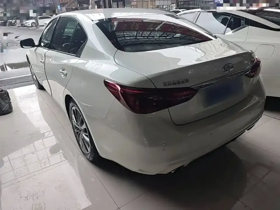 Infiniti Q50L