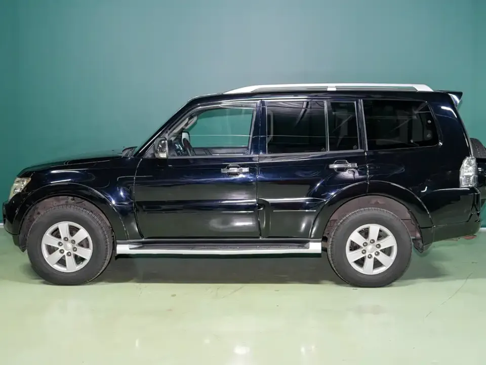 Mitsubishi Pajero (Import)