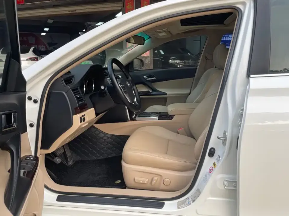 Toyota Reiz