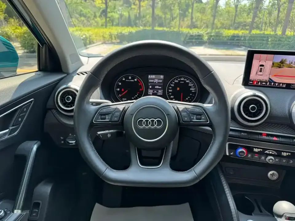 Audi Q2L