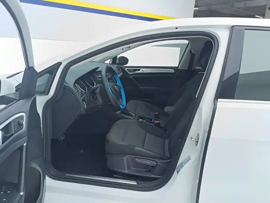 Volkswagen Golf EV