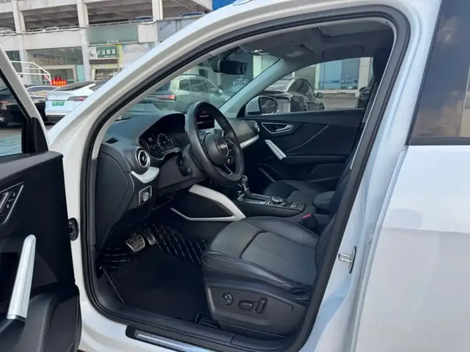 Audi Q2L