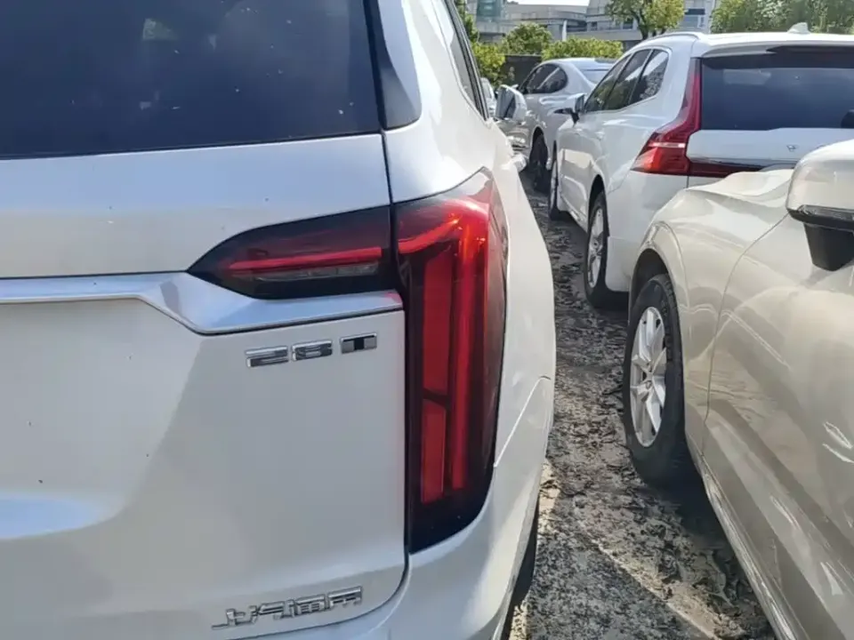 Cadillac XT6