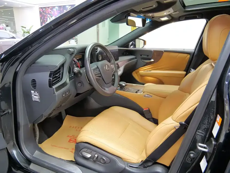 Lexus LS