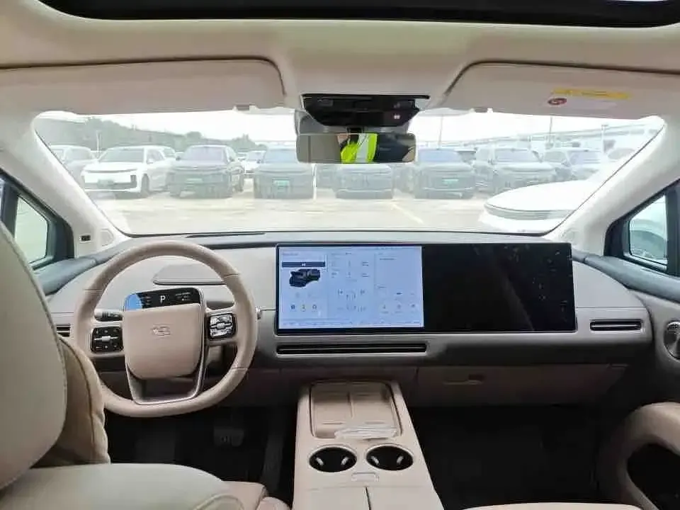Li Li i8