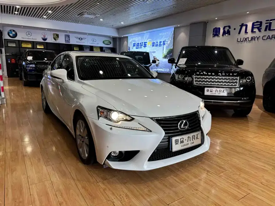 Lexus IS