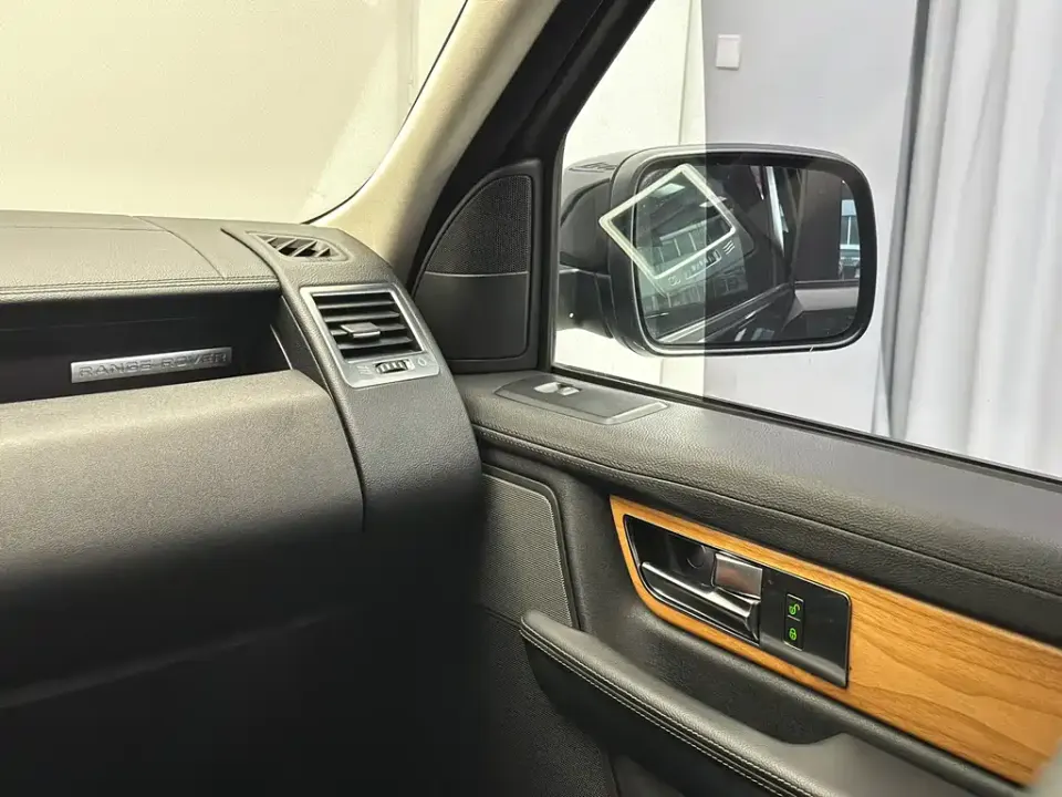 Land Rover Sport
